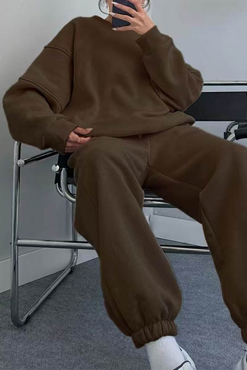 Comfy Chic Tracksuit brown cozy polyester set with relaxed fit and long sleeves for lounging and casual wear