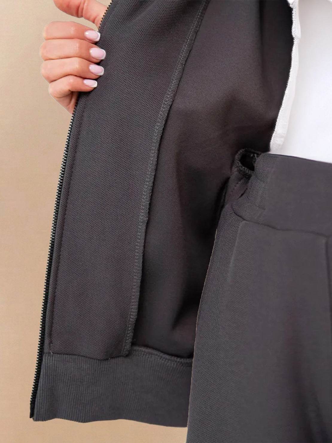 Easy Airport Lounge Set wrinkle-resistant two-piece travel outfit in soft cotton-blend fabric