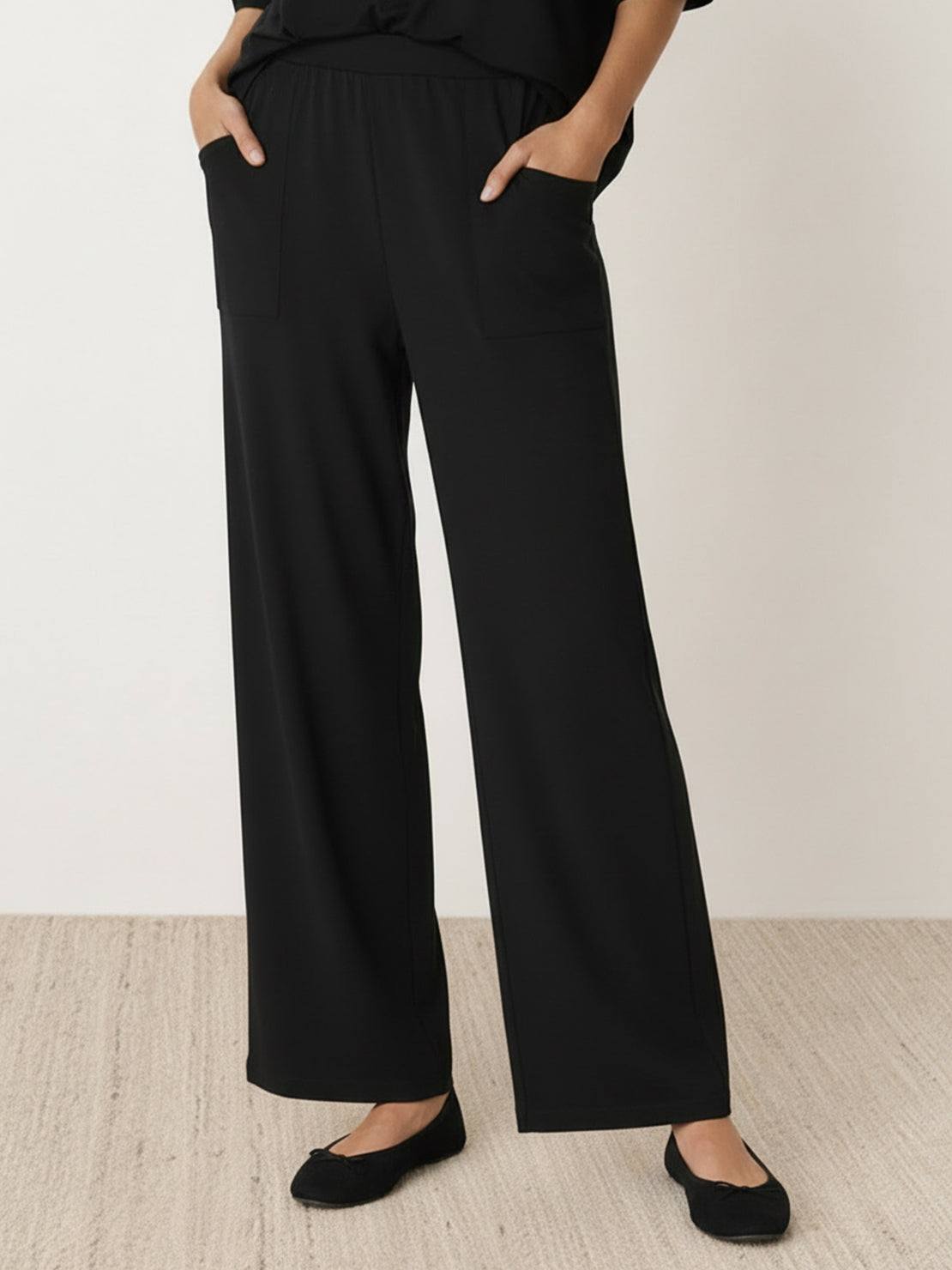 Oversized long-line loungewear set with pullover and straight-leg pants in soft knit fabric