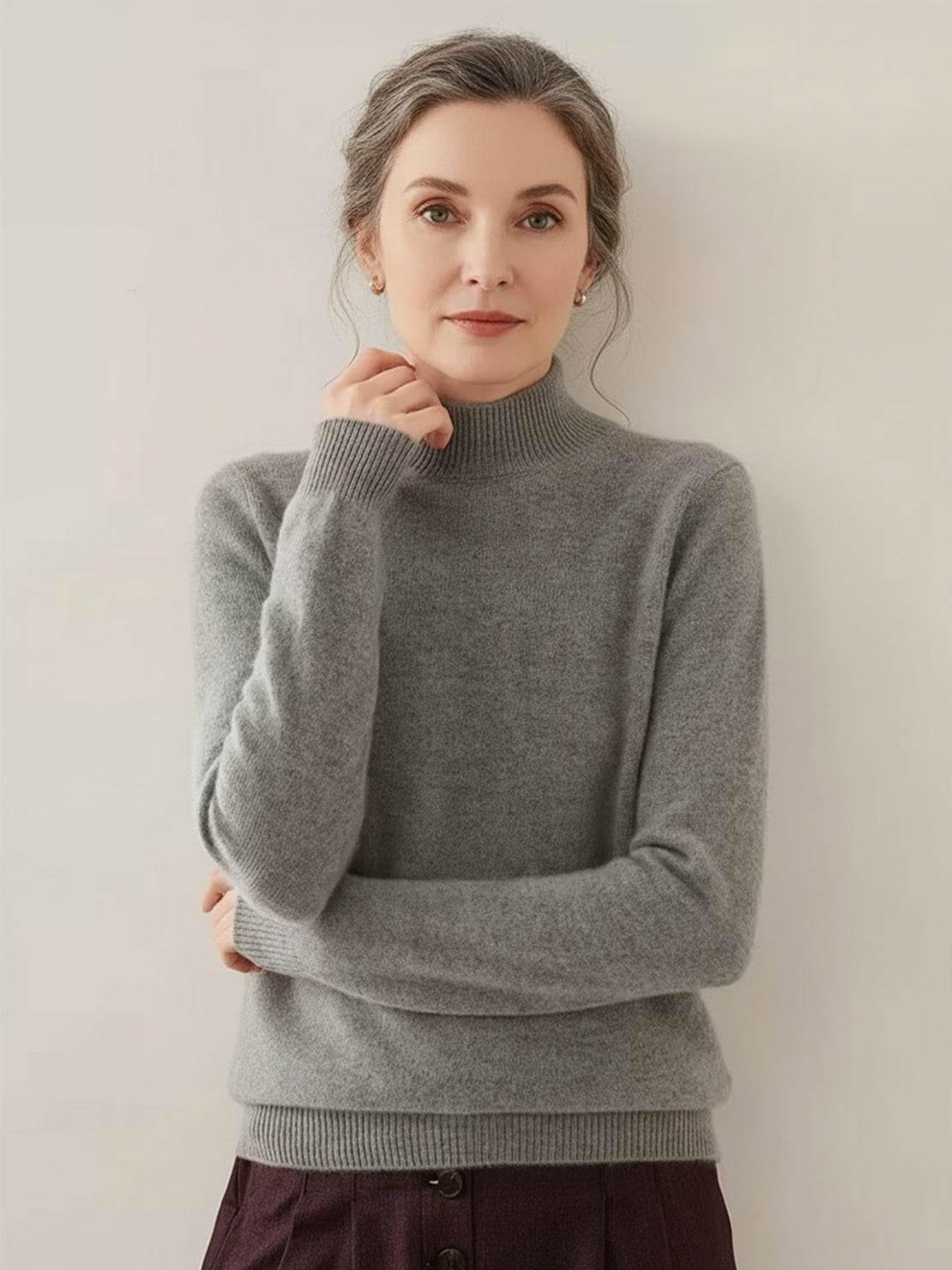 Lightweight 100% Italian cashmere sweater with mock neck and regular fit for elegant, breathable warmth