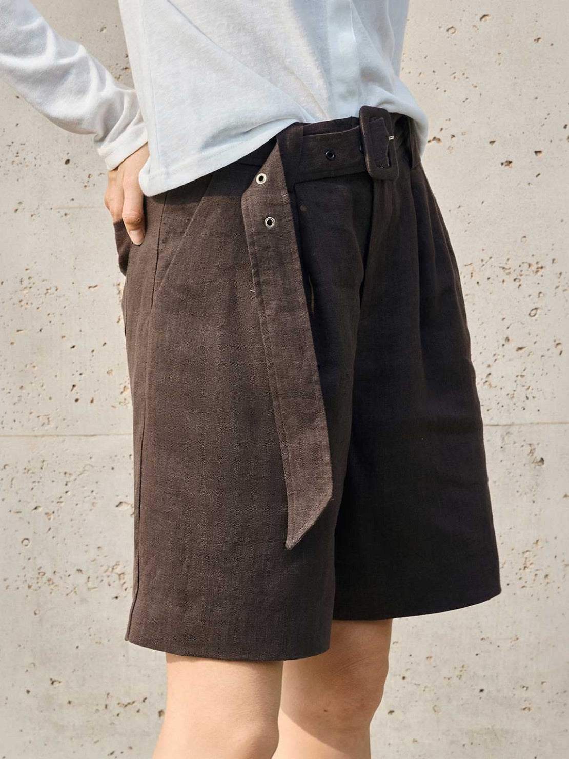 White 100% linen belted shorts with high-rise waist and wide-leg fit