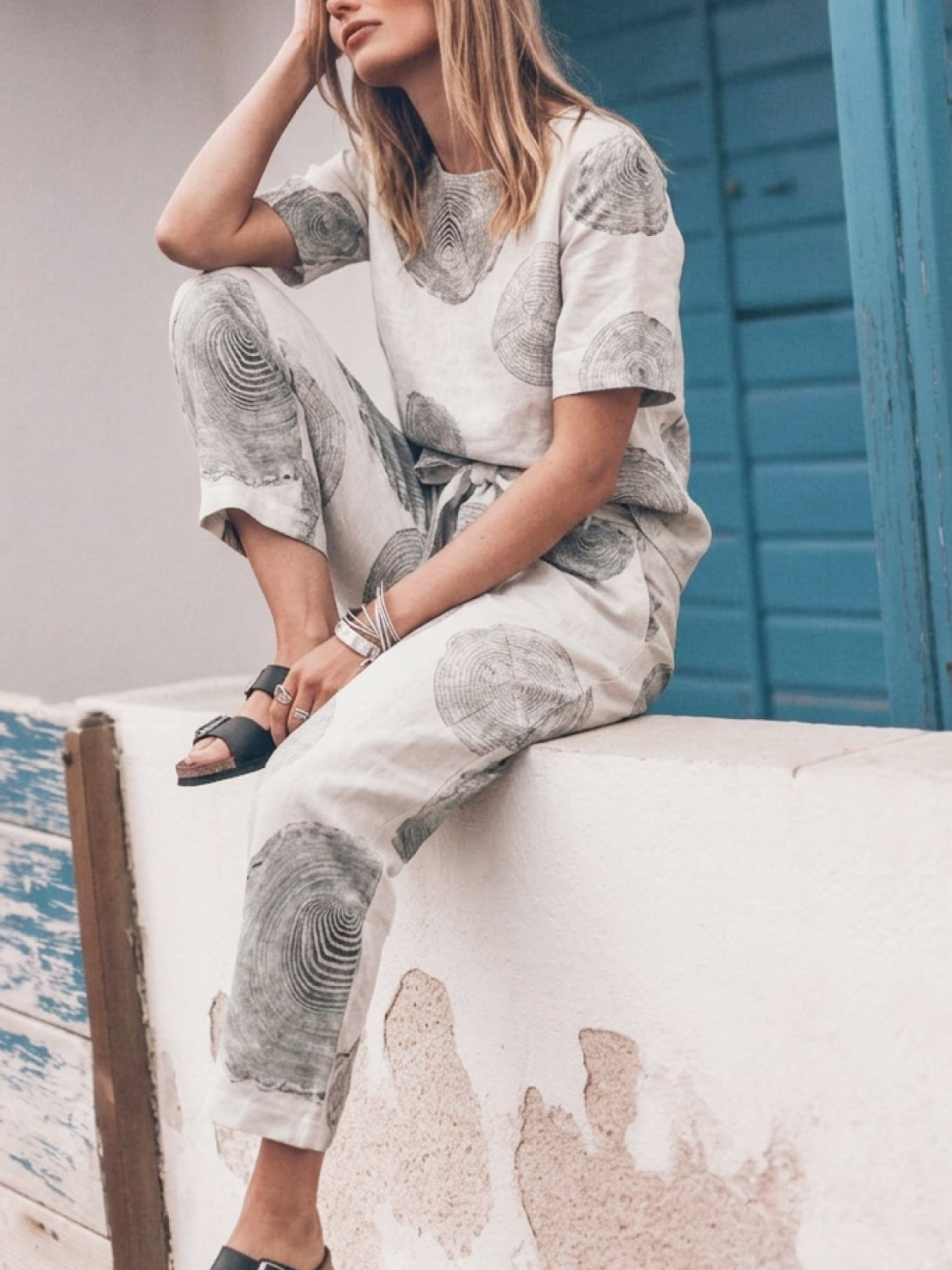 Cotton-linen set with relaxed short-sleeve top and straight-leg pants in breathable natural fabric