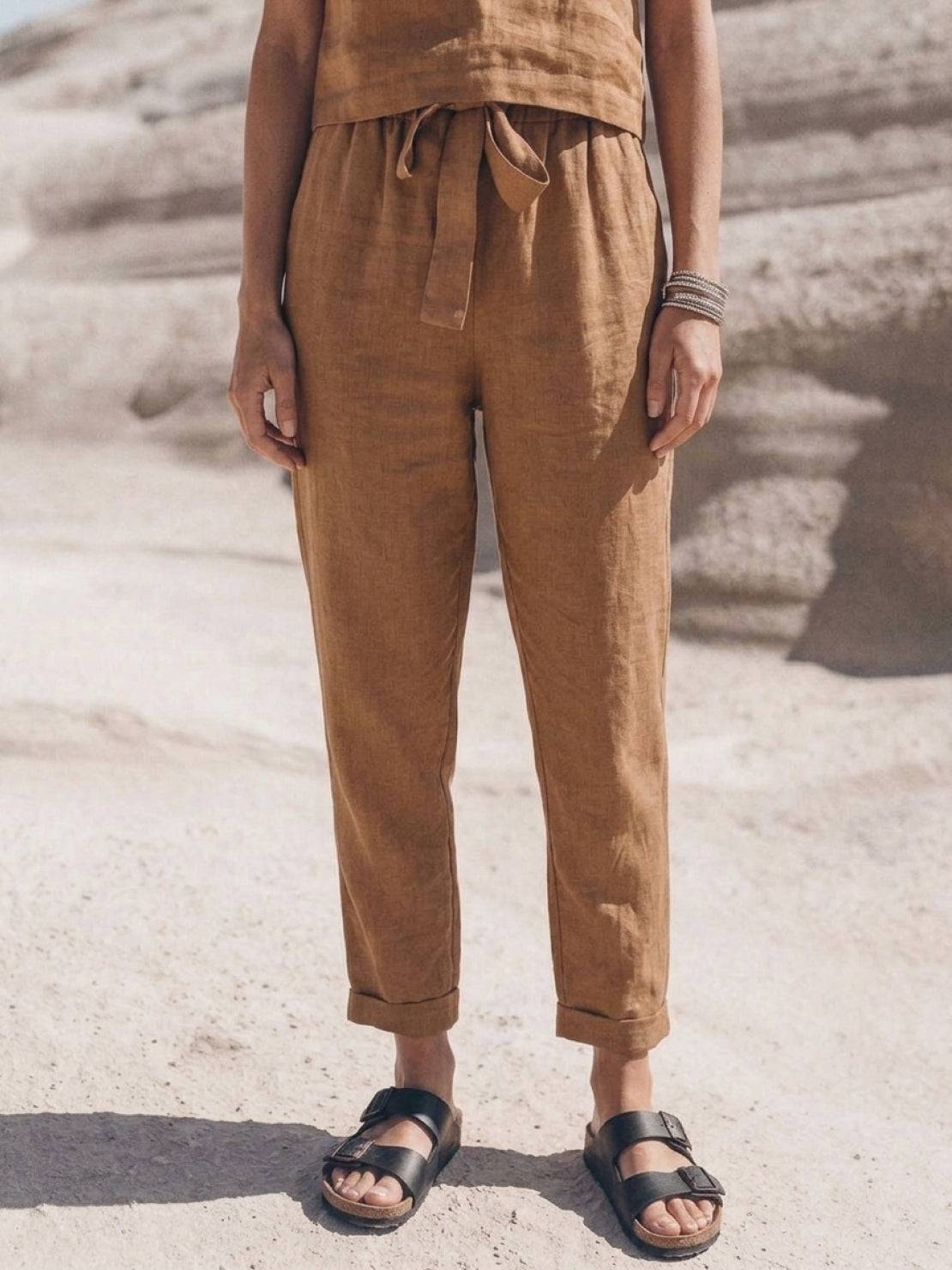 Three-piece cotton-linen set with relaxed short-sleeve top and straight-leg pants in monochrome tones