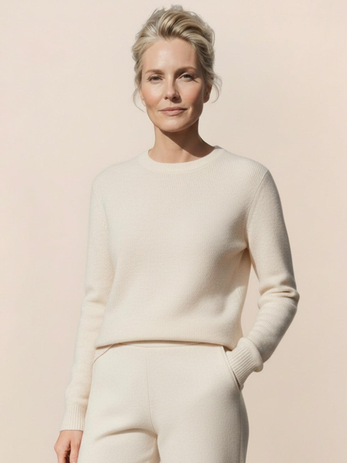 lightweight 100% cashmere round neck pullover with long sleeves and hip-length cut
