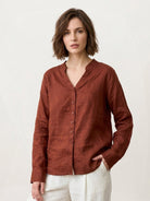 Lightweight 100% linen V-neck shirt with relaxed fit and buttoned wide cuffs