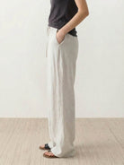 100% linen wide-leg pants with high-rise elastic waistband and side pockets